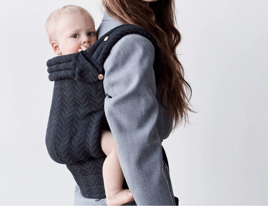 ComfortCarrier – Die perfekte, verstellbare Babytrage aus weichem Stoff für maximalen Komfort | 3 - 36 Monate | Schwarz - calme