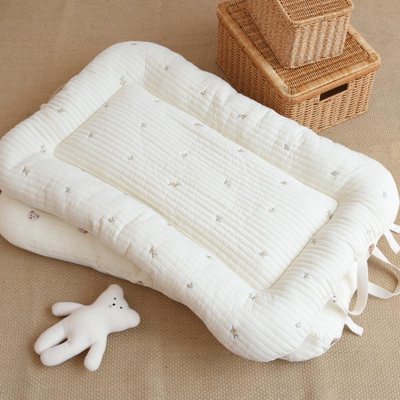 CozyFold – Faltbare Babymatratze, Wickelunterlage, Spielmatte - calme