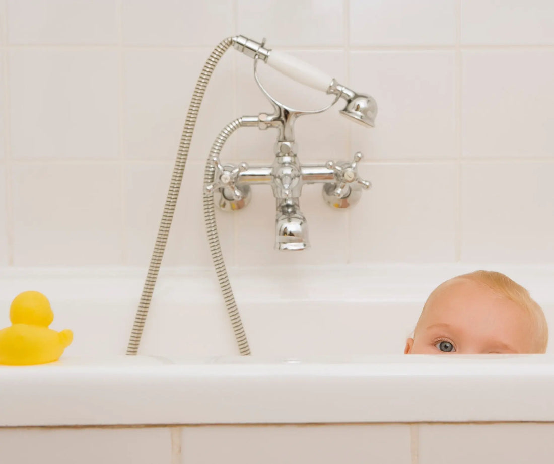 Wann sollte ich mein Baby baden? Das erste Babybad: Was Eltern wissen sollten - calme