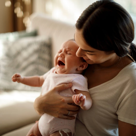 Warum Babys weinen und wie Eltern die Signale richtig deuten können - calme